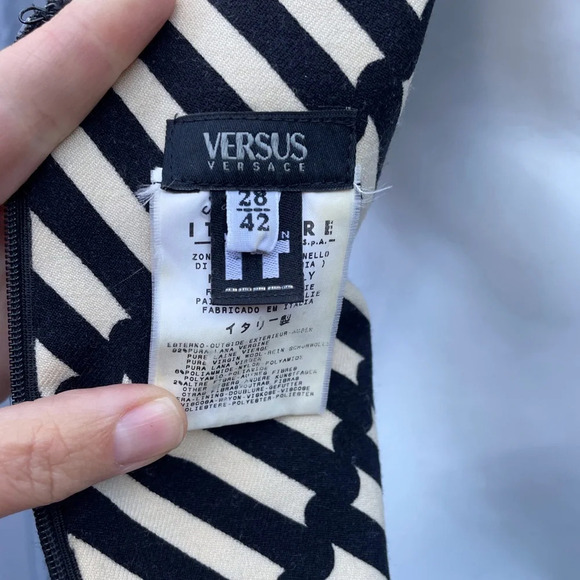 Versace Versus geometric  wool A frame shift dress, size IT42 (US 6) - Picture 11 of 15